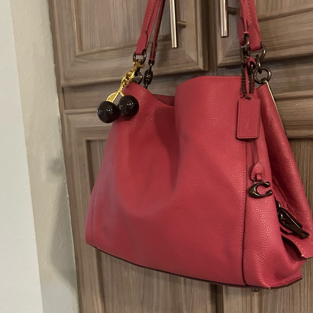Coach Dalton 31 Pink Pebbled Leather NWOT w/gun metal hardware/bag charm